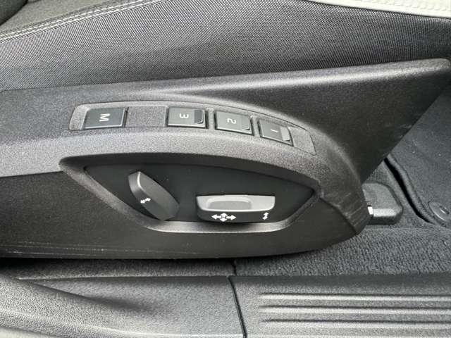 ボルボ Ｖ４０クロスカントリー Ｄ４ ダイナミック エディション ディーゼルターボ R1年 (東北) 99