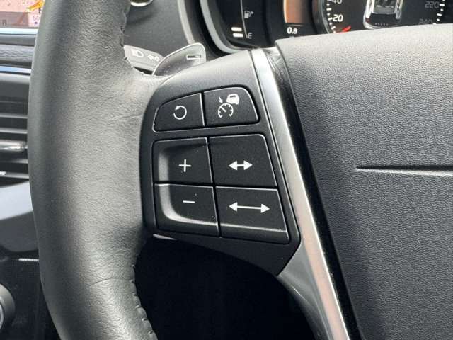 ボルボ Ｖ４０クロスカントリー Ｄ４ ダイナミック エディション ディーゼルターボ R1年 (東北) 99