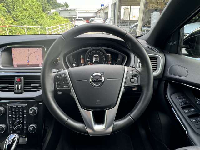 ボルボ Ｖ４０クロスカントリー Ｄ４ ダイナミック エディション ディーゼルターボ R1年 (東北) 99