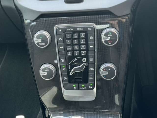 ボルボ Ｖ４０クロスカントリー Ｄ４ ダイナミック エディション ディーゼルターボ R1年 (東北) 99