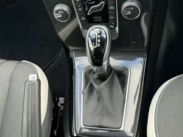 ボルボ Ｖ４０クロスカントリー Ｄ４ ダイナミック エディション ディーゼルターボ R1年 (東北) 99