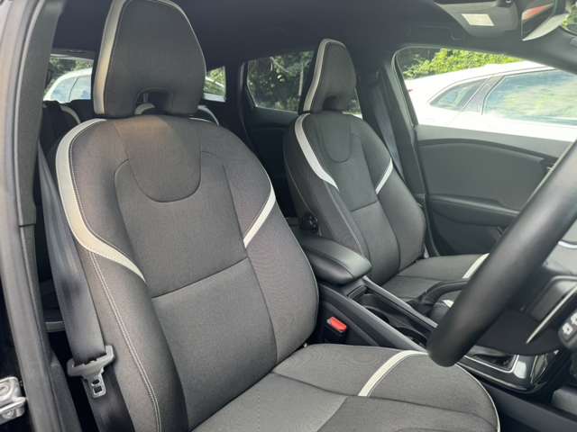 ボルボ Ｖ４０クロスカントリー Ｄ４ ダイナミック エディション ディーゼルターボ R1年 (東北) 99