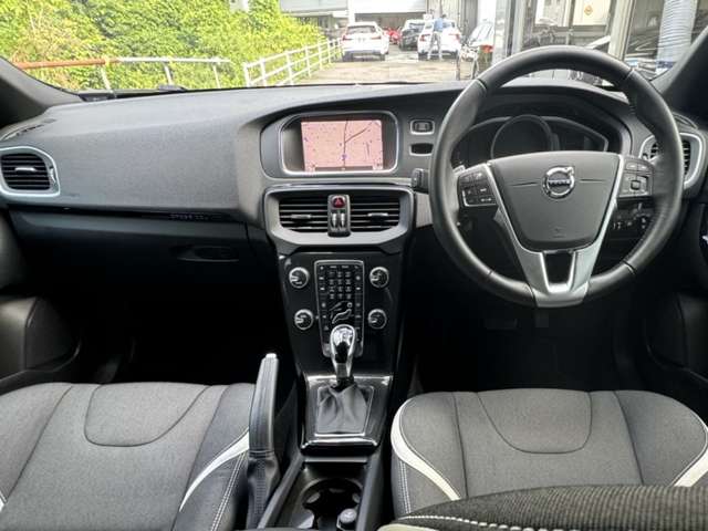 ボルボ Ｖ４０クロスカントリー Ｄ４ ダイナミック エディション ディーゼルターボ R1年 (東北) 99