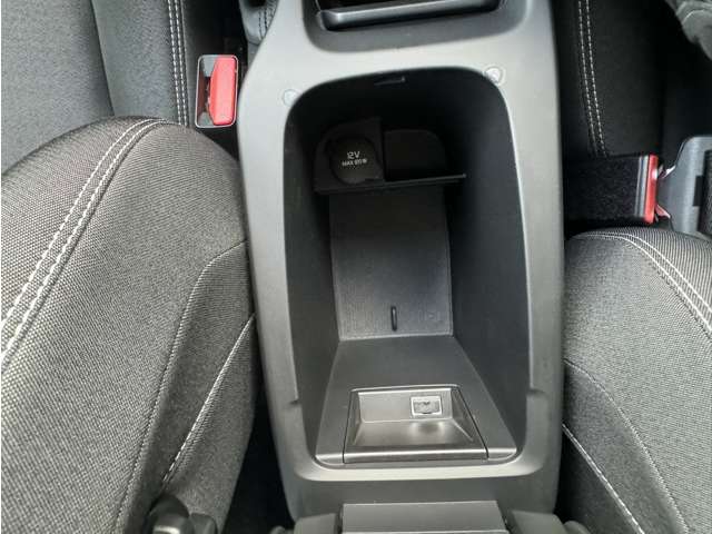 ボルボ Ｖ４０クロスカントリー Ｄ４ ダイナミック エディション ディーゼルターボ R1年 (東北) 99