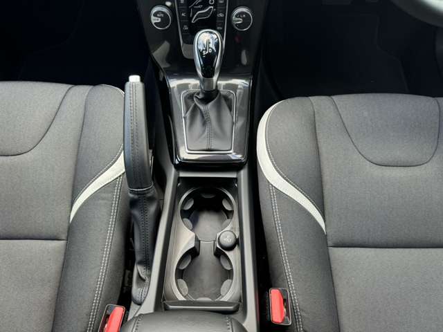 ボルボ Ｖ４０クロスカントリー Ｄ４ ダイナミック エディション ディーゼルターボ R1年 (東北) 99