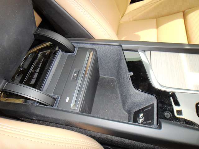 ボルボ ＸＣ６０ Ｄ４ ＡＷＤ インスクリプション ディーゼルターボ ４ＷＤ R1年 (東北) 99