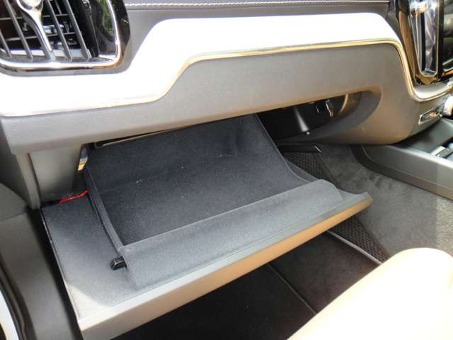 ボルボ ＸＣ６０ Ｄ４ ＡＷＤ インスクリプション ディーゼルターボ ４ＷＤ R1年 (東北) 99