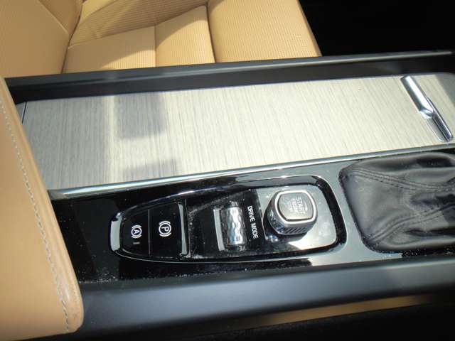 ボルボ ＸＣ６０ Ｄ４ ＡＷＤ インスクリプション ディーゼルターボ ４ＷＤ R1年 (東北) 99