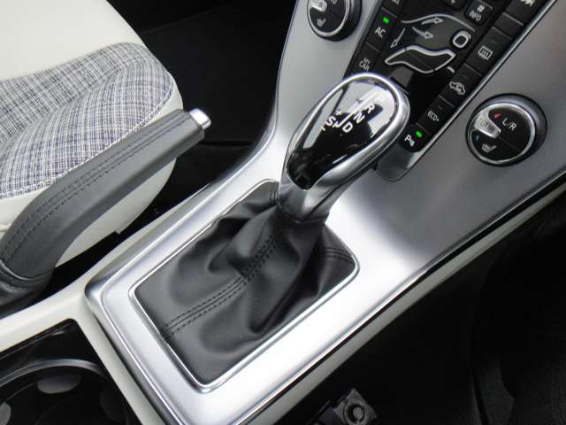 ボルボ Ｖ４０ Ｔ３　タックエディション H30年 (東北) 99