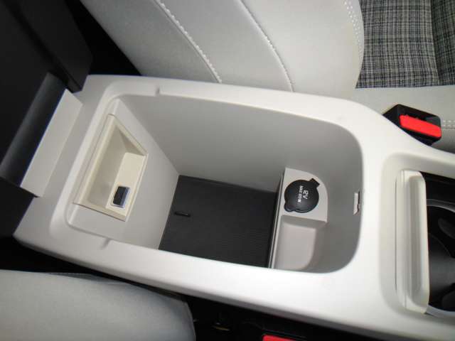 ボルボ Ｖ４０ Ｔ３　タックエディション H30年 (東北) 99