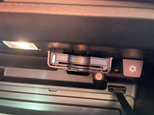 ボルボ ＸＣ４０ Ｂ４ ＡＷＤ インスクリプション ４ＷＤ R2年 (東北) 99