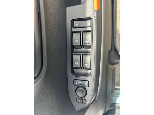 ダイハツ タント ６６０ ファンクロス ４ＷＤ R6年 () 99