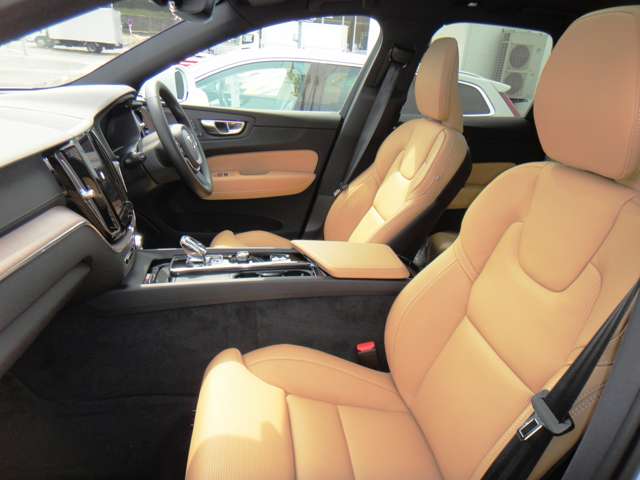 ボルボ ＸＣ６０ アルティメット Ｂ５ ＡＷＤ ４ＷＤ R6年 (東北) 99