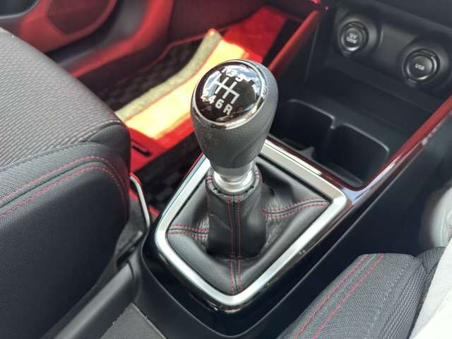 スズキ スイフト スポーツ １．４ R5年 (東海) 99