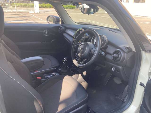 ミニ ミニ クーパー ３ドア ＤＣＴ R2年 (近畿) 99