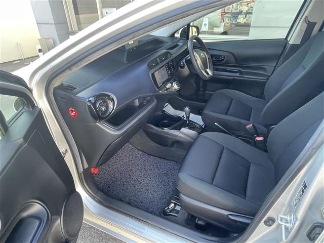 トヨタ アクア １．５ Ｓ H28年 (東海) 99