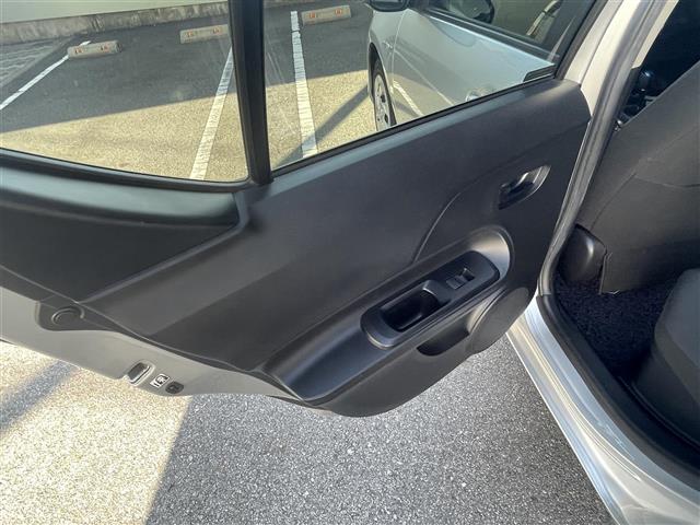 トヨタ アクア １．５ Ｓ H28年 (東海) 99