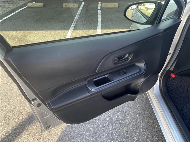 トヨタ アクア １．５ Ｓ H28年 (東海) 99