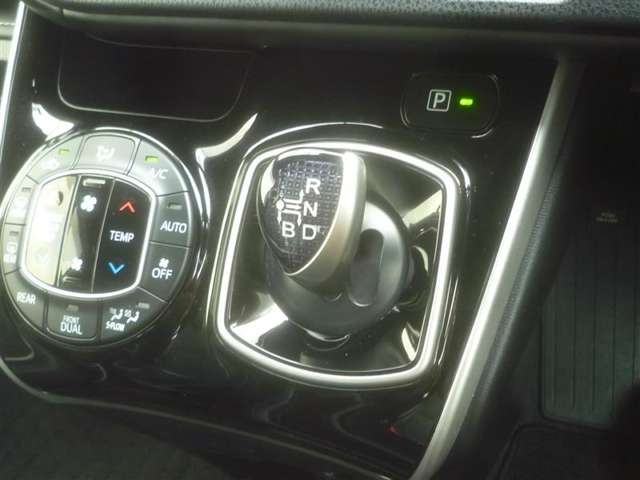 トヨタ エスクァイア　ハイブリッド １．８ ハイブリッド ＧＩ H30年 (東北) 99