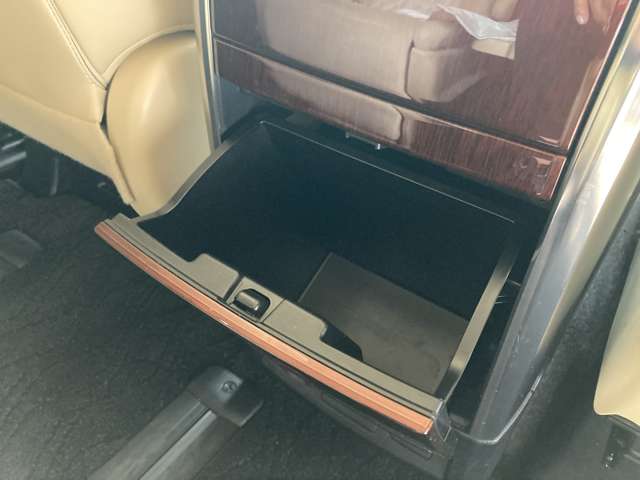 トヨタ ヴェルファイア　ハイブリッド ハイブリッド ２．５ Ｖ Ｅ－ＦＯＵＲ ４ＷＤ H28年 (東北) 99