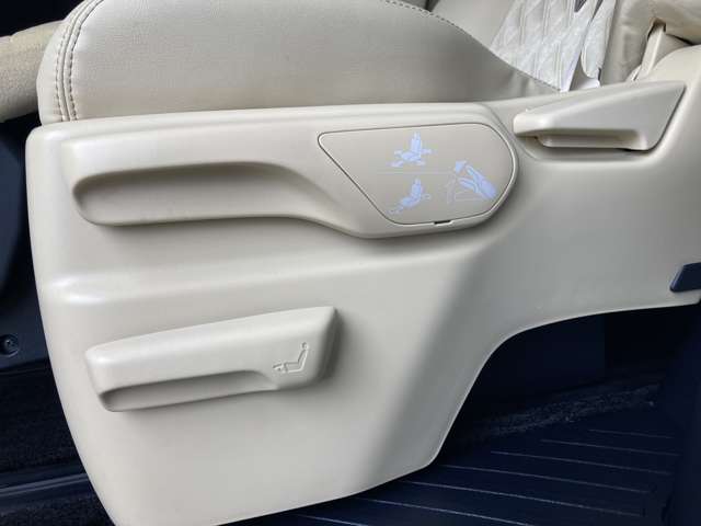 トヨタ ヴェルファイア　ハイブリッド ハイブリッド ２．５ Ｖ Ｅ－ＦＯＵＲ ４ＷＤ H28年 (東北) 99