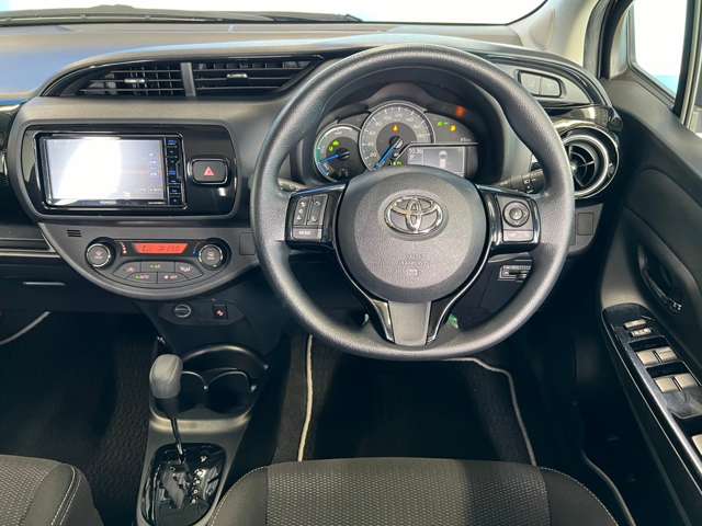 トヨタ ヴィッツ　ハイブリッド １．５ ハイブリッド Ｆ セーフティ エディションＩＩＩ R1年 (東北) 99