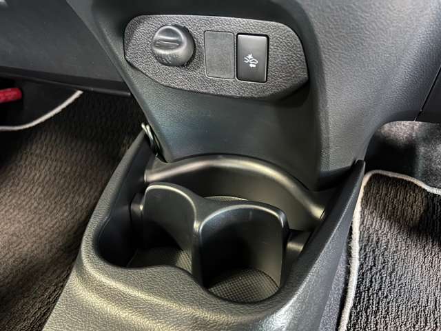 トヨタ ヴィッツ　ハイブリッド １．５ ハイブリッド Ｆ セーフティ エディションＩＩＩ R1年 (東北) 99