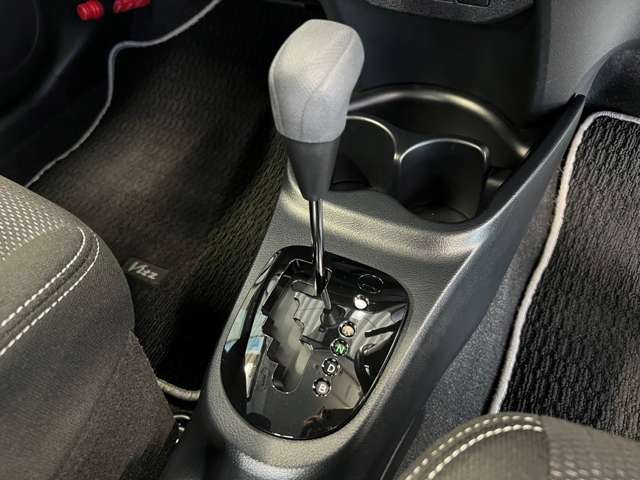 トヨタ ヴィッツ　ハイブリッド １．５ ハイブリッド Ｆ セーフティ エディションＩＩＩ R1年 (東北) 99