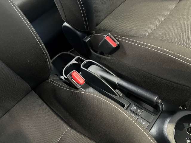 トヨタ ヴィッツ　ハイブリッド １．５ ハイブリッド Ｆ セーフティ エディションＩＩＩ R1年 (東北) 99