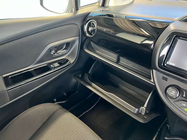 トヨタ ヴィッツ　ハイブリッド １．５ ハイブリッド Ｆ セーフティ エディションＩＩＩ R1年 (東北) 99