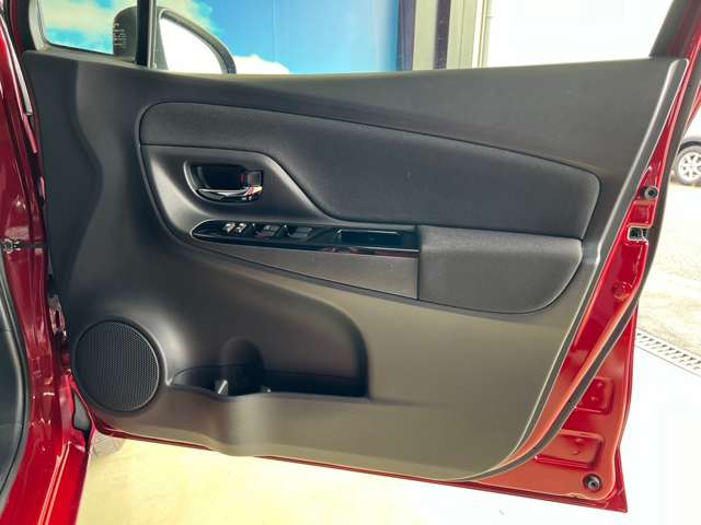 トヨタ ヴィッツ　ハイブリッド １．５ ハイブリッド Ｆ セーフティ エディションＩＩＩ R1年 (東北) 99