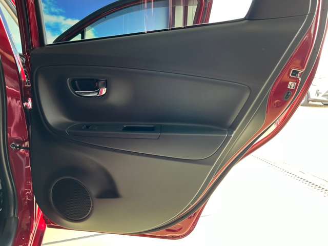 トヨタ ヴィッツ　ハイブリッド １．５ ハイブリッド Ｆ セーフティ エディションＩＩＩ R1年 (東北) 99