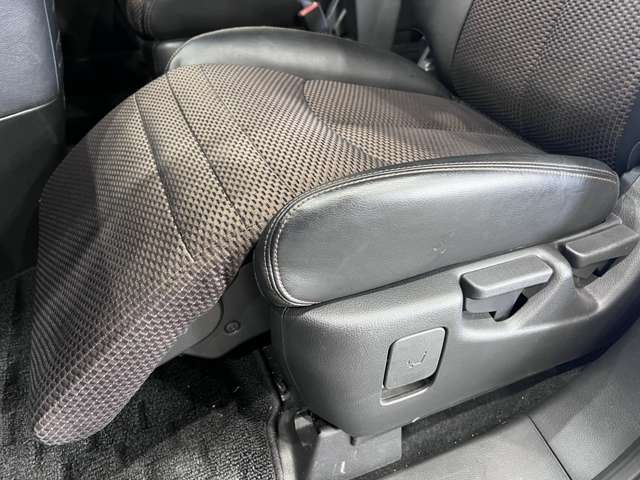 日産 エルグランド ２．５ ２５０ハイウェイスター アーバンクロム H25年 (関東) 99