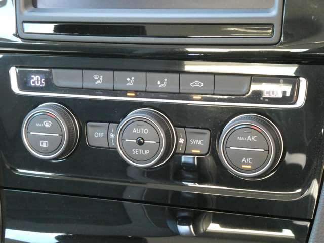 フォルクスワーゲン ゴルフ ＴＳＩ　ハイライン H26年 (関東) 99