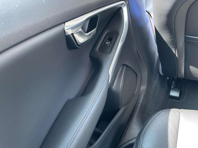 ボルボ Ｖ４０ Ｄ４ ディーゼルターボ H27年 (東北) 99