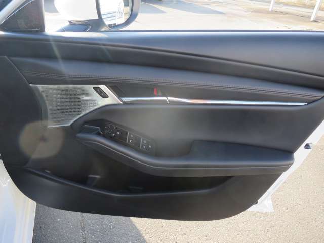 マツダ ＭＡＺＤＡ３　セダン ２．０ ２０Ｓ Ｌパッケージ R1年 (関東) 99