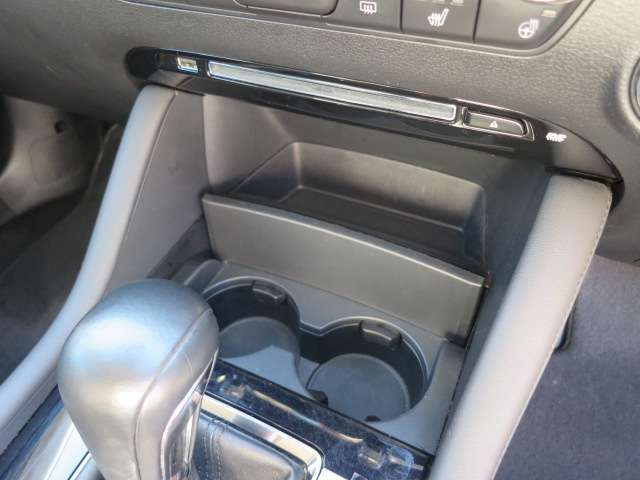 マツダ ＭＡＺＤＡ３　セダン ２．０ ２０Ｓ Ｌパッケージ R1年 (関東) 99