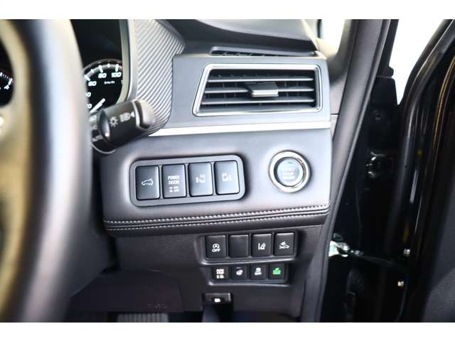 三菱 デリカ　Ｄ：５ ２．２ Ｐ ディーゼルターボ ４ＷＤ R4年 (関東) 99