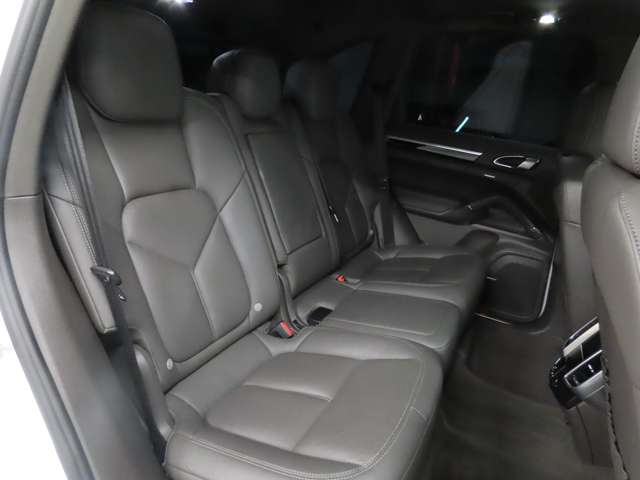 ポルシェ カイエン Ｓ Ｅ－ハイブリッド ティプトロニックＳ ４ＷＤ H27年 (関東) 99