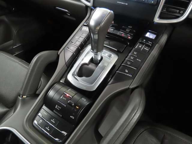 ポルシェ カイエン Ｓ Ｅ－ハイブリッド ティプトロニックＳ ４ＷＤ H27年 (関東) 99