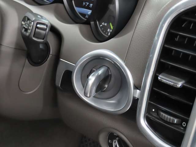 ポルシェ カイエン Ｓ Ｅ－ハイブリッド ティプトロニックＳ ４ＷＤ H27年 (関東) 99