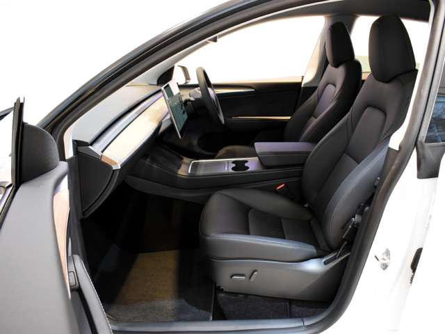 テスラ モデルＹ ロングレンジ R5年 (関東) 99