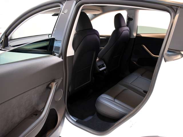 テスラ モデルＹ ロングレンジ R5年 (関東) 99