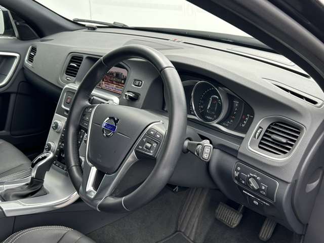 ボルボ Ｖ６０ Ｄ４ ダイナミック エディション ディーゼルターボ H29年 (東北) 99