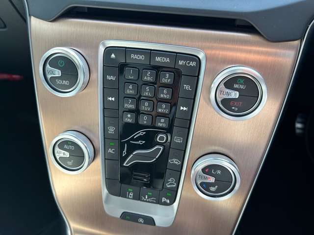 ボルボ Ｖ４０クロスカントリー Ｔ５ ４ＷＤ H26年 (東北) 99