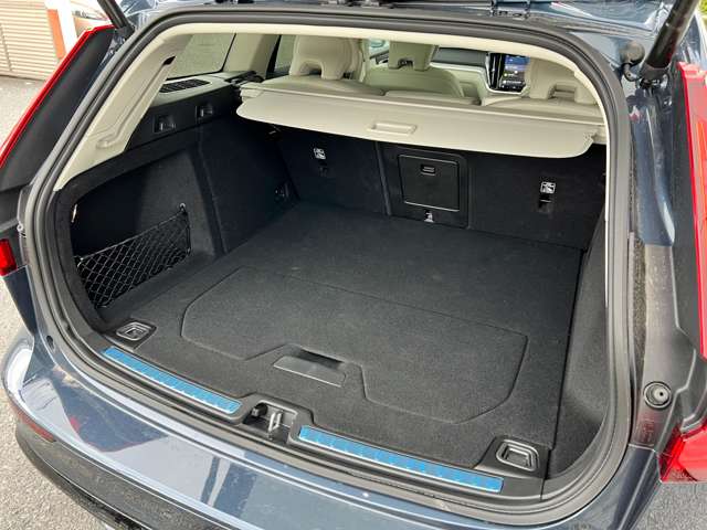 ボルボ Ｖ６０ リチャージ アルティメット Ｔ６ ＡＷＤ プラグイン ハイブリッド ４ＷＤ R6年 (東北) 99