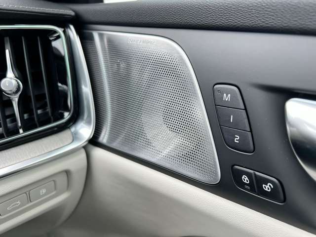 ボルボ Ｖ６０ リチャージ アルティメット Ｔ６ ＡＷＤ プラグイン ハイブリッド ４ＷＤ R6年 (東北) 99