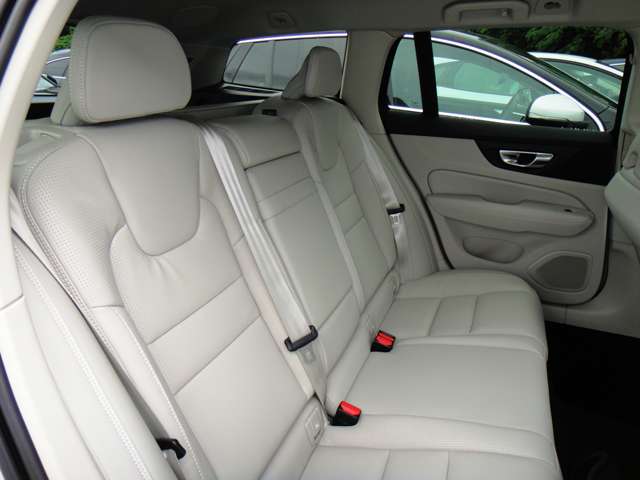 ボルボ Ｖ６０ リチャージ アルティメット Ｔ６ ＡＷＤ プラグイン ハイブリッド ４ＷＤ R6年 (東北) 99