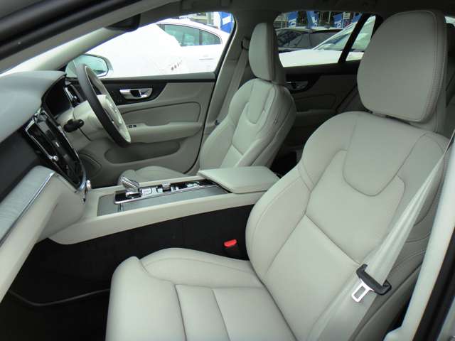 ボルボ Ｖ６０ リチャージ アルティメット Ｔ６ ＡＷＤ プラグイン ハイブリッド ４ＷＤ R6年 (東北) 99