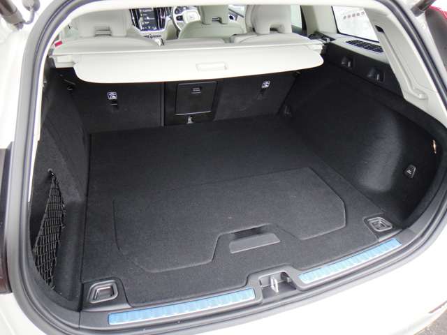 ボルボ Ｖ６０ リチャージ アルティメット Ｔ６ ＡＷＤ プラグイン ハイブリッド ４ＷＤ R6年 (東北) 99